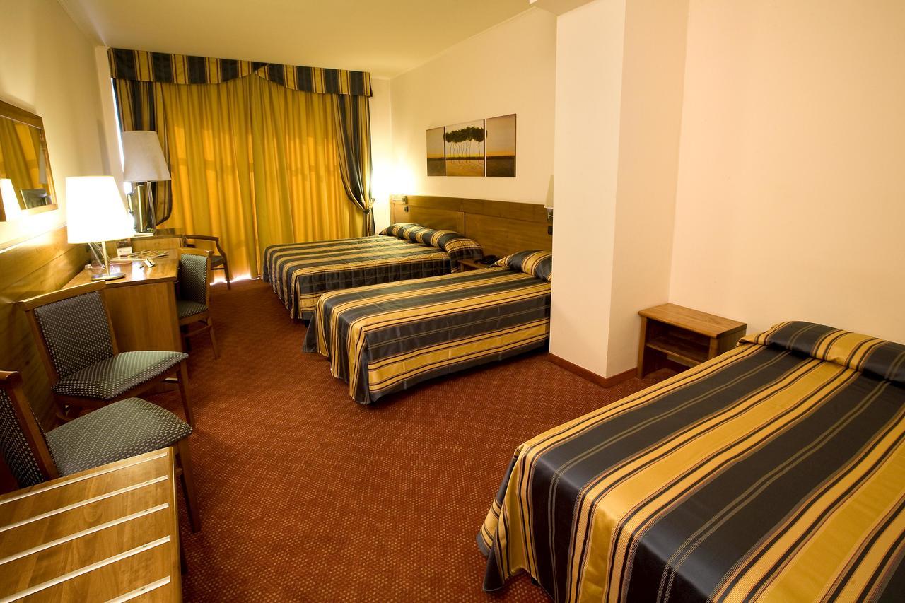 Quadruple Room,520693590:JPEG